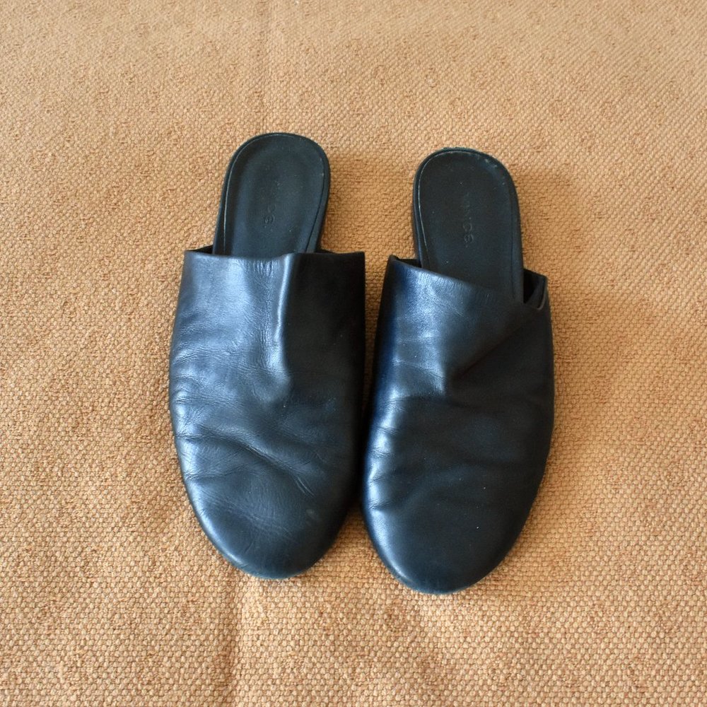 vince black leather slides